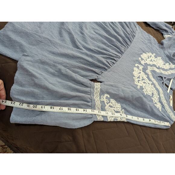 Gorgeous peasant style chambray top w/trumpet sleeves & ivory appliques size S - Picture 9 of 10